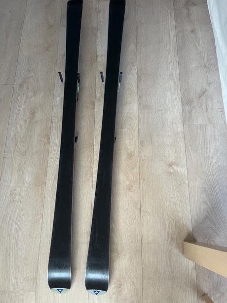 Lyze a lyziarky + palice, fischer,160-169 cm