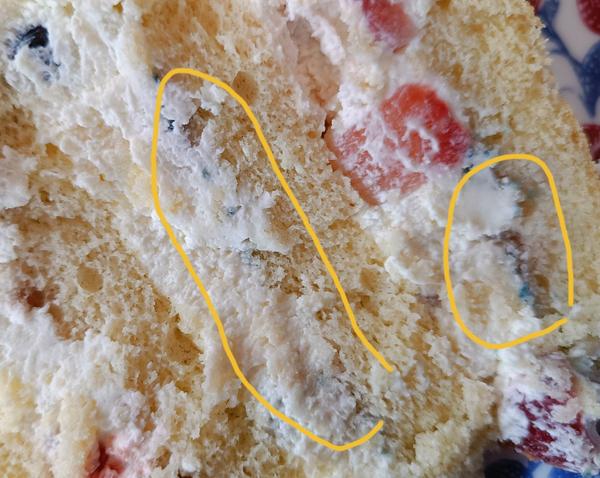 Je v torte pleseň alebo nie?