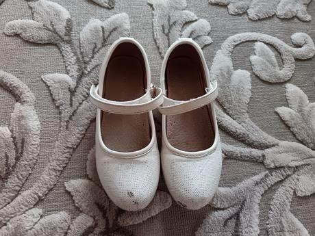 Topánky ku šatám, 26