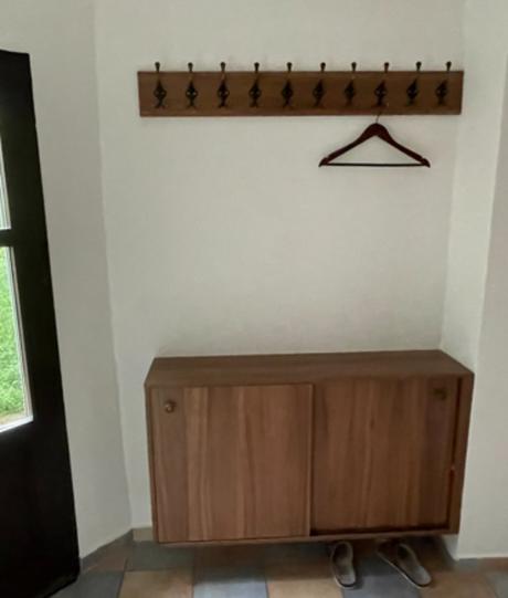 Botník - nízka i vysoká policová skrinka, 