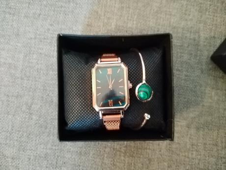 Hodinky a náramok, 
