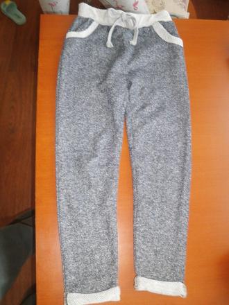 Teplákové nohavice, 122