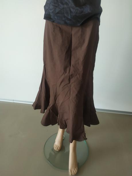 C 31 sukna hneda raz oblecena, yessica,m