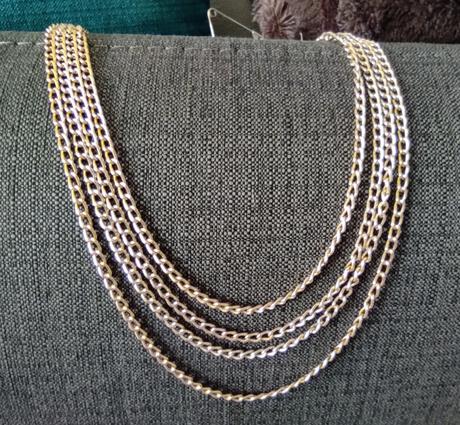 Zlatý náhrdelník z viacerých retiazok, 