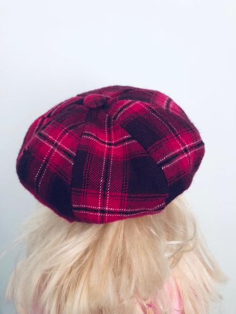 Károvaná baretka, crashone