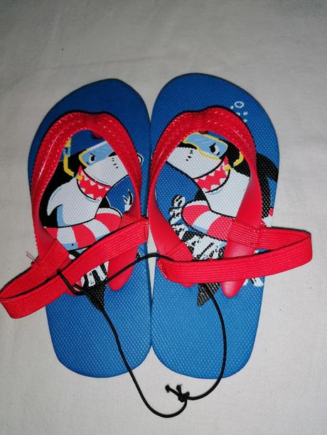 Žabky veselí žraloci, 24