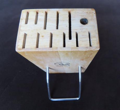 Drevený stojan na nože,