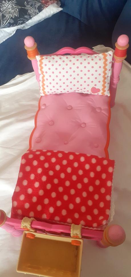 Postieľka lalaloopsy, 