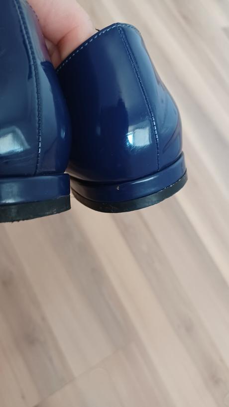 Tmavomodré baleríny, 37