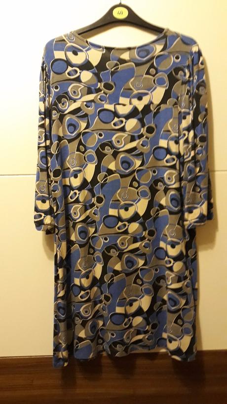 Úpletové šaty, 38