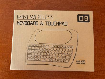 Multimediálny diaľkový ovládač s klávesnicou, 