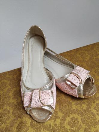 Ružovozlaté baleríny, 40