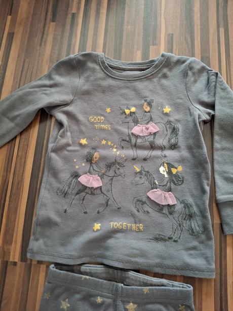 Pyzamka next, next,104