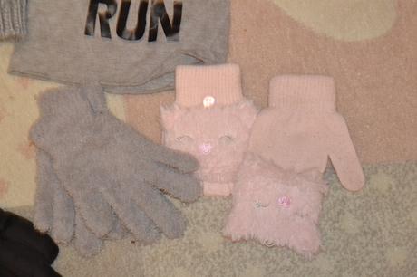 Čiapky, nákrčník a rukavice 8ks, 