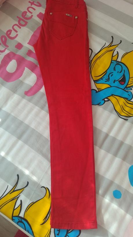 Červené džínsové nohavice, 140