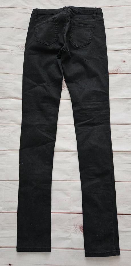 Pekné čierne rifle, denim co,34