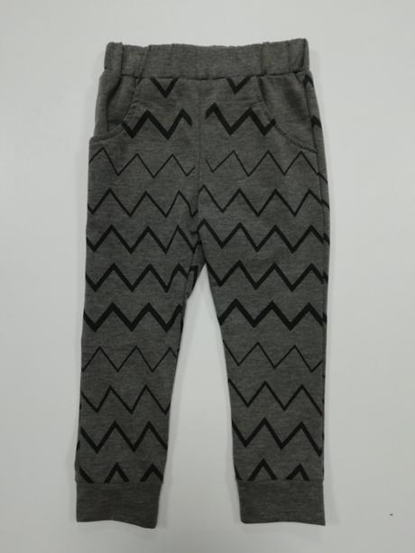 Vzorované tepláky, 86