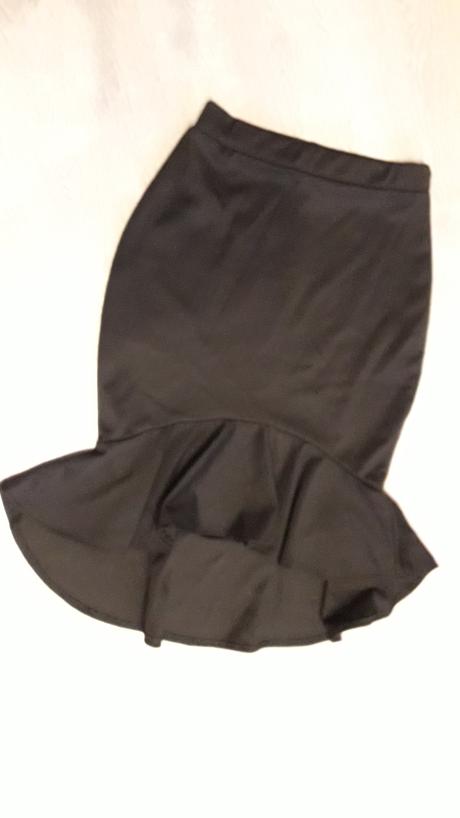 Dievčenská čierna sukňa, 164