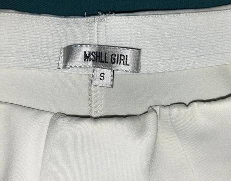 Predám elegantnú krémovú sukničku veľ.s, s