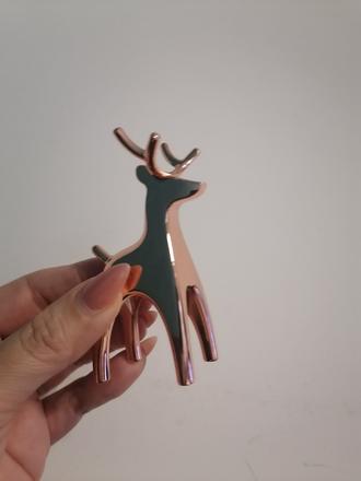 Kovová soška jeleňa, 