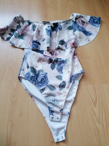 Kvetinkovane body, xs