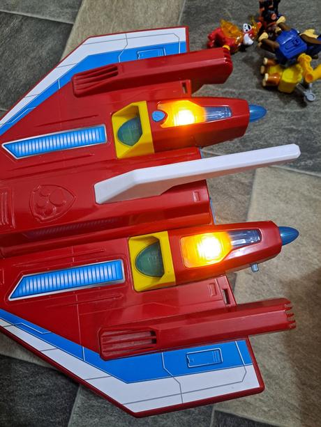 Krásne lietadlo tlapkovej patroly...ako nové, 