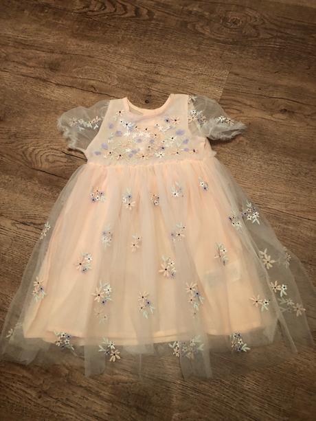 Slávnostné šaty, 92