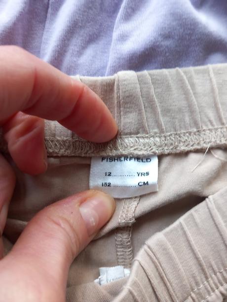 Predám dievčenské 2 kraťase veľ. 152 cm, 152