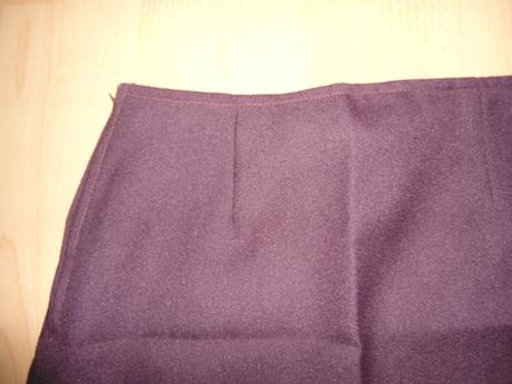 Tmavo-bordova sukna, s