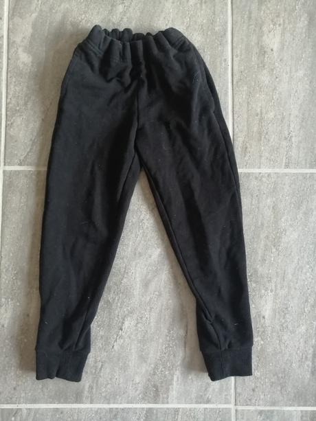 Tepláky čierne s nápletom a vreckami v104, 104