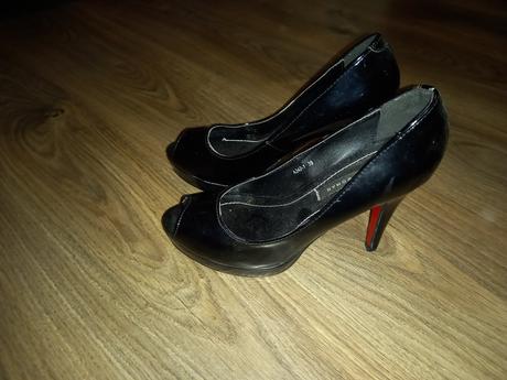 Nenosené lodičky, 39