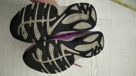 Fialové tenisky, 35