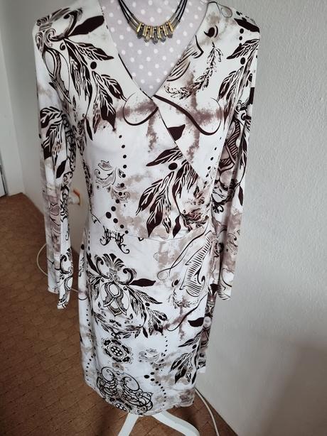 Bielo-hnedé elastické šaty chillytime veľ. 40, 40