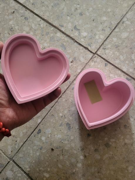 Ruzova srdieckova sperkovnica nova, 