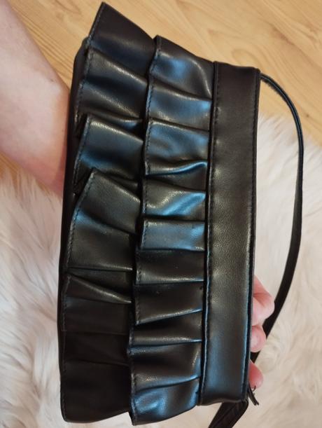 Malá čierna kabelka, 