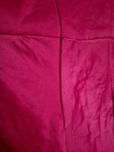 Elegantné lesklé šaty, m