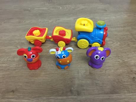 Hrajúci vláčik so samochodom fisher price,