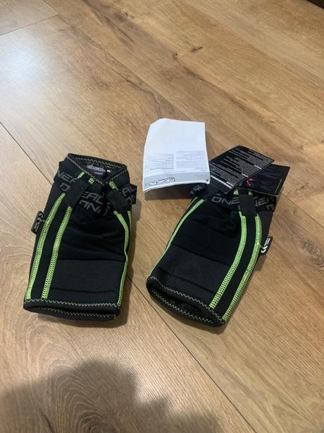 Chrániče na lakte, m