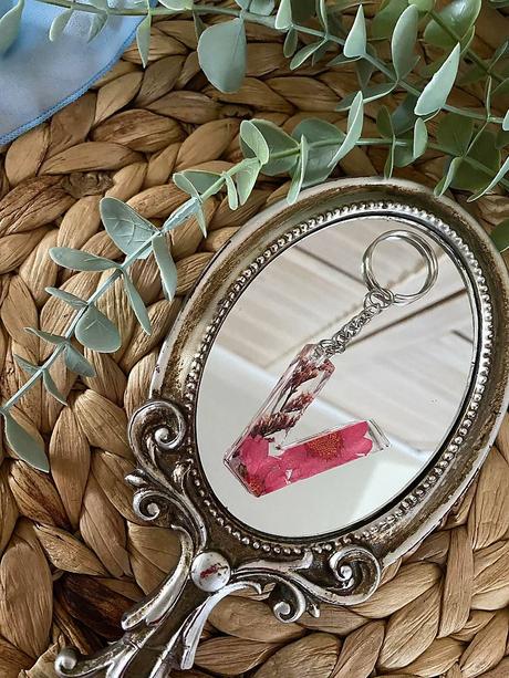 Ručne vyrobené živicové kľúčenky, 