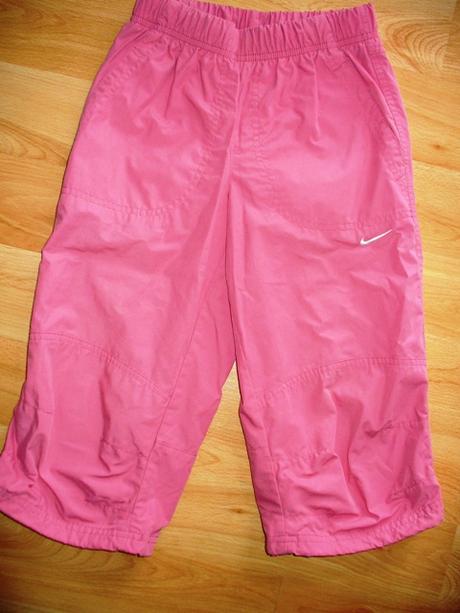 Trištvtečné nike, nike,128