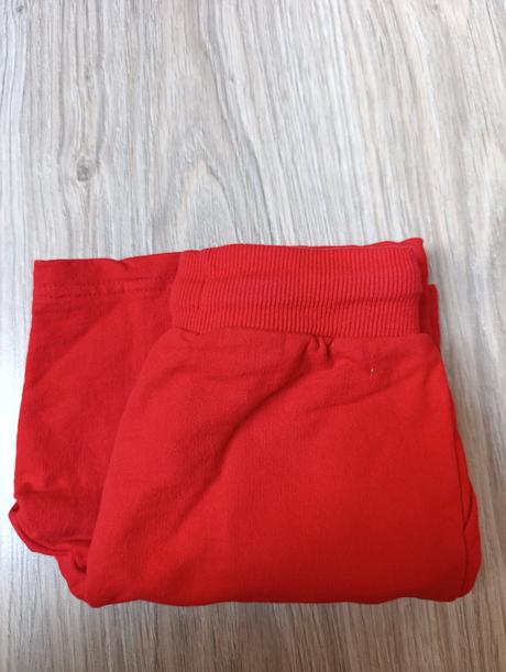 Chlapčenské červené kraťasy, sinsay,122