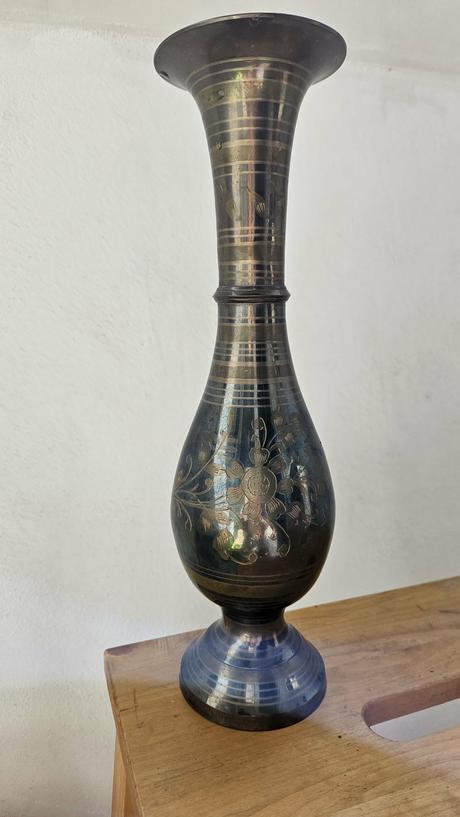 Elegantná štíhla mosadzná váza, india (34,5 cm),
