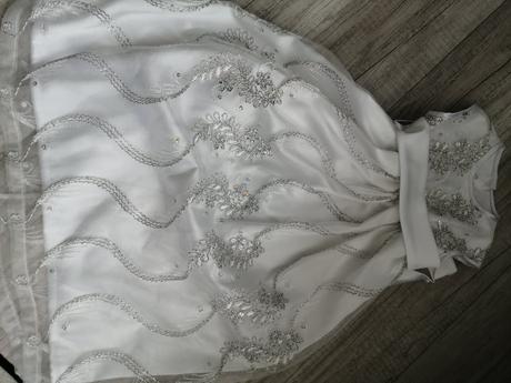 Perina ku krstu plu šaty luxusna, 