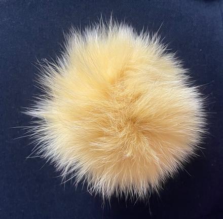 Kožušinový brmbolec/prívesok,