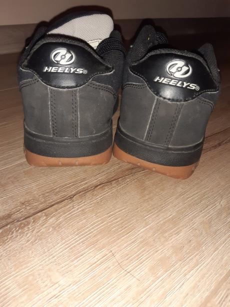 Tenisky na koliečkach, 35