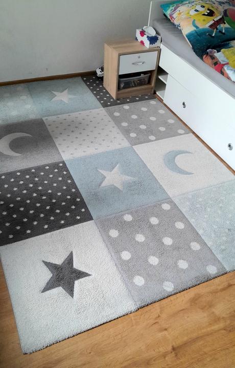 Nádherný moderný koberec,