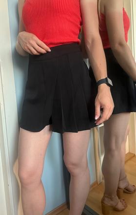 Čierne sukňo-šortky, s