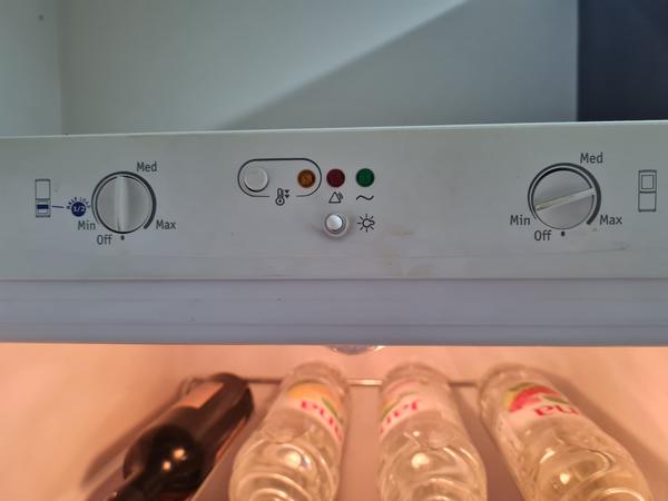 Ako správne nastaviť starú chladničku Whirlpool?