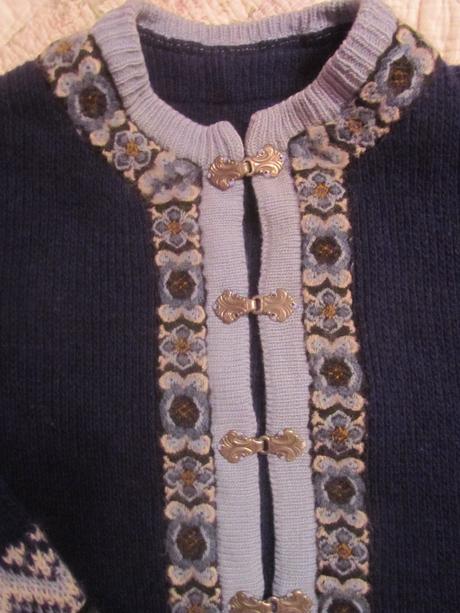 Hruby tmavomodry sveter m,