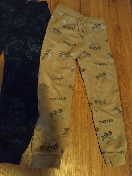 Tepláky 122, sinsay,122